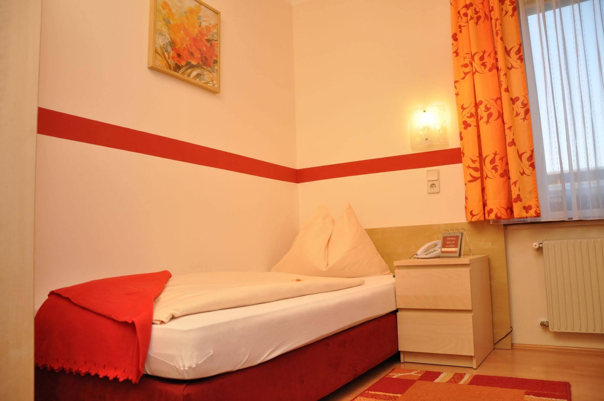קלגנפורט Hotel Zlami-Holzer מראה חיצוני תמונה